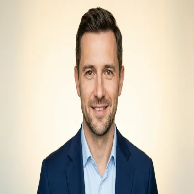 Алексей Морозов, портрет эксперта по автострахованию, 400x400 пикселей